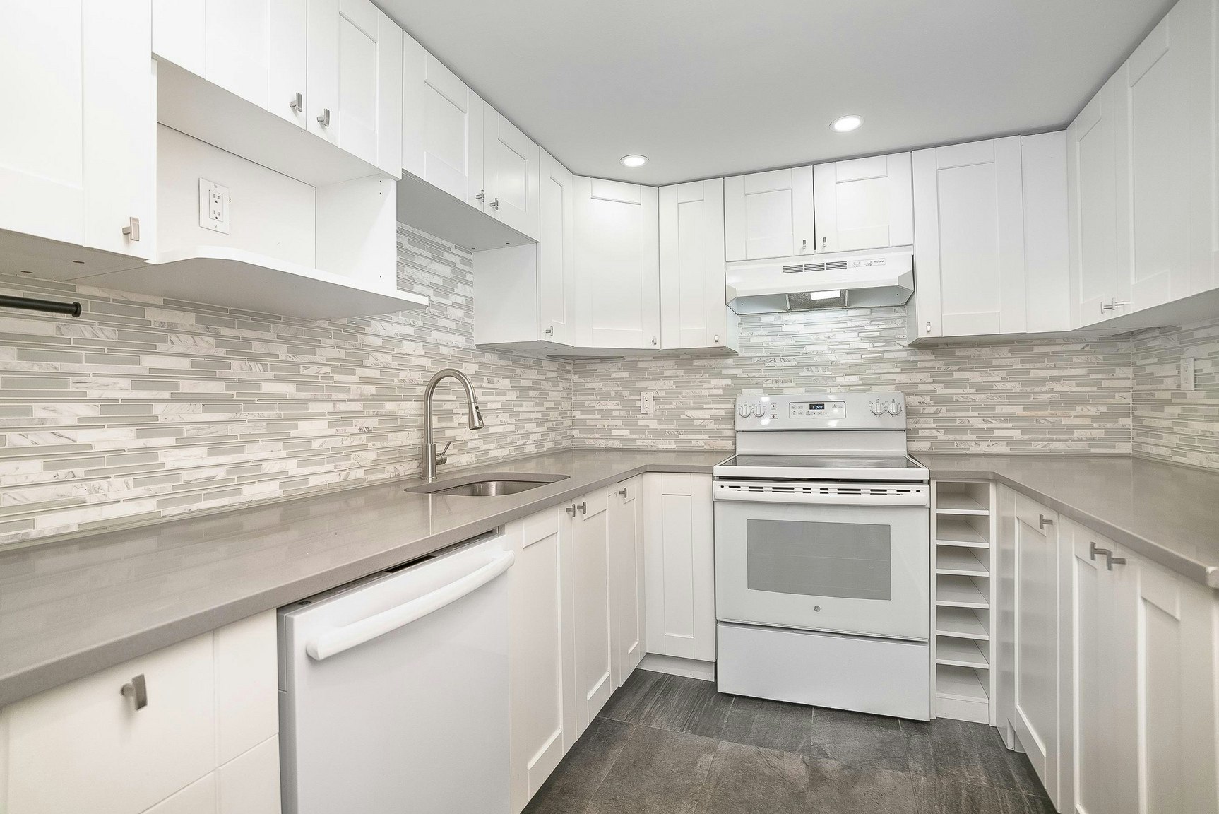 101-2235 Prud'homme Avenue, Montréal, QC, H4A 3H3
