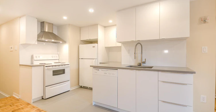 104-2235 Prud'homme Avenue, Montréal, QC, H4A 3H3 - 2