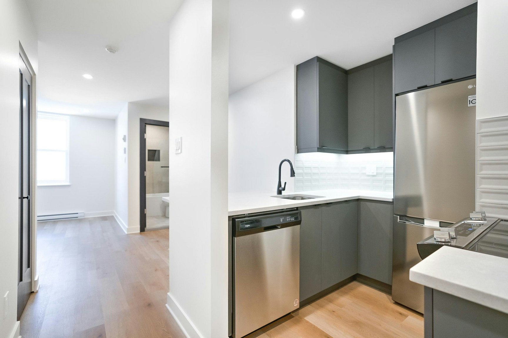 404-2235 Prud'homme Avenue, Montréal, QC, H4A 3H3