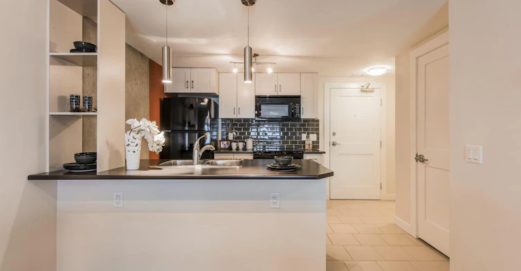 10047 109 Street NW, Edmonton, AB, T5J 0C6 - 4