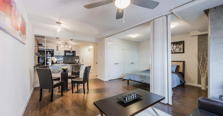 10047 109 Street NW, Edmonton, AB, T5J 0C6 - 8