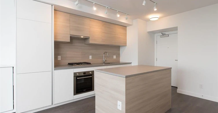 652 Whiting Way, Coquitlam, BC, V3J 0K3 - 2