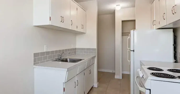 02-721 1st Avenue NW, Swift Current, SK, S9H 4R9 - 5