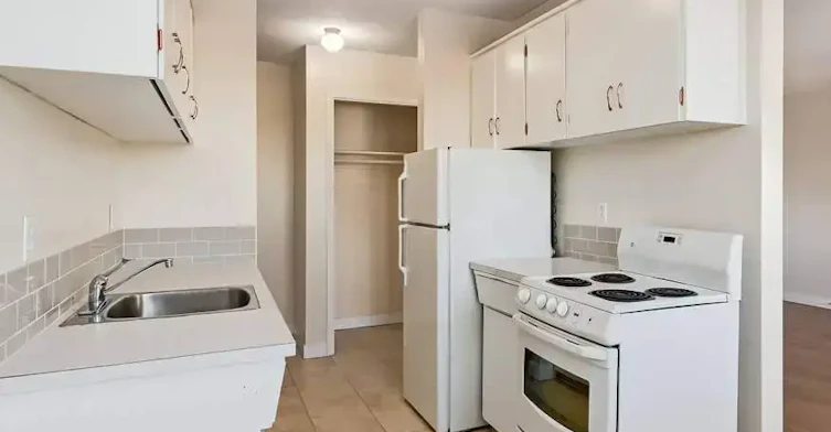 10-721 1st Avenue NW, Swift Current, SK, S9H 4R9 - 6