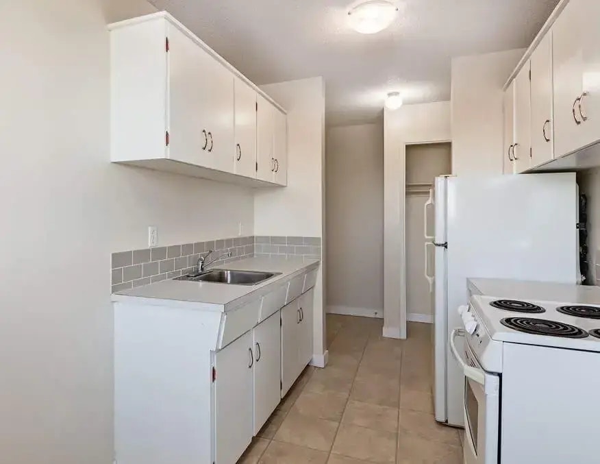 10-721 1st Avenue NW, Swift Current, SK, S9H 4R9 - 5