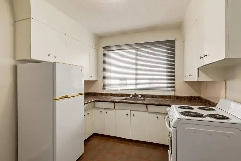 103-10637 105 Street NW, Edmonton, AB, T5H 2X1 - 9