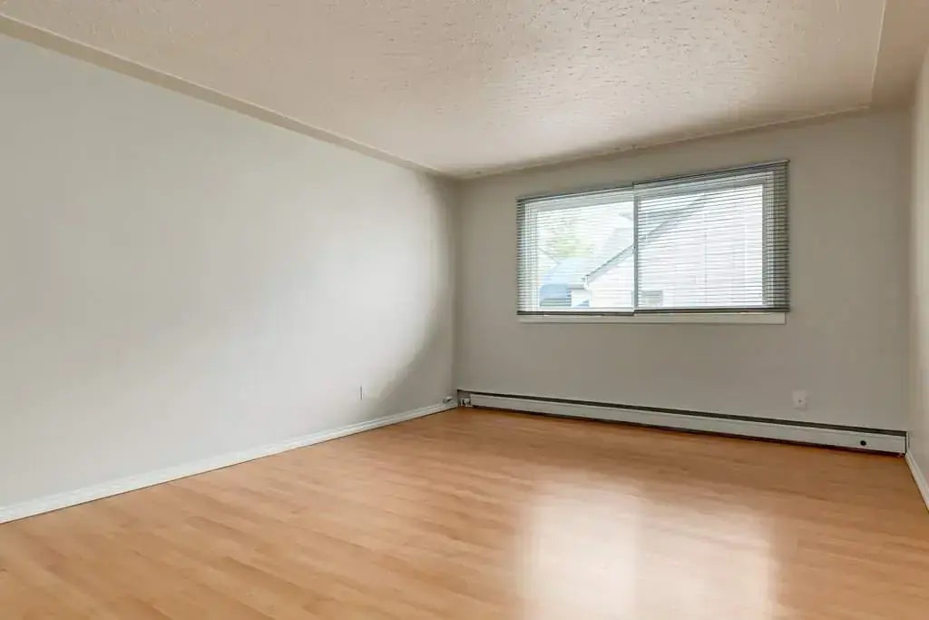 103-10637 105 Street NW, Edmonton, AB, T5H 2X1 - 6