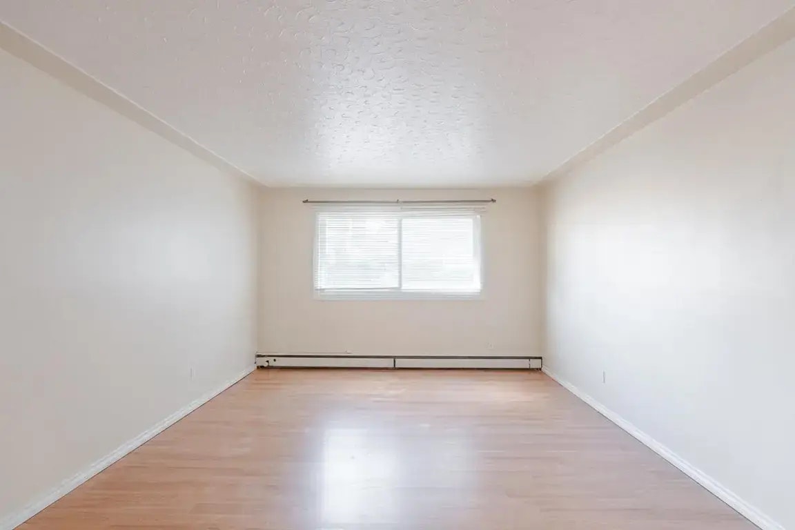 103-10637 105 Street NW, Edmonton, AB, T5H 2X1 - 22