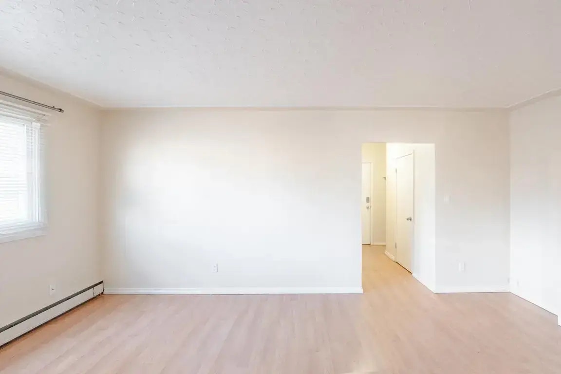 103-10637 105 Street NW, Edmonton, AB, T5H 2X1 - 18