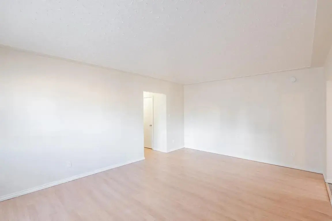 103-10637 105 Street NW, Edmonton, AB, T5H 2X1 - 19