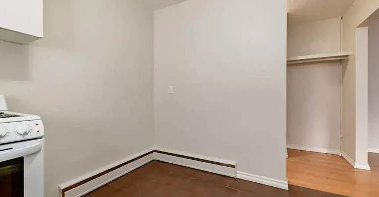 103-10637 105 Street NW, Edmonton, AB, T5H 2X1 - 11