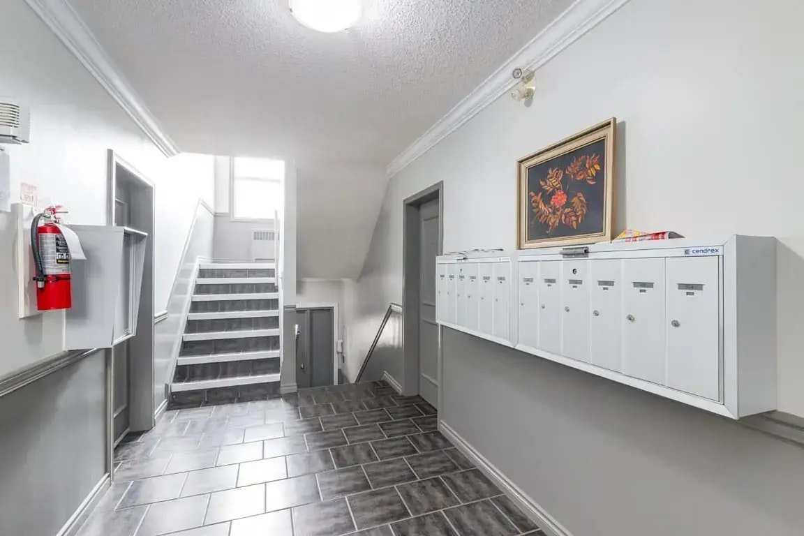 103-10637 105 Street NW, Edmonton, AB, T5H 2X1 - 30