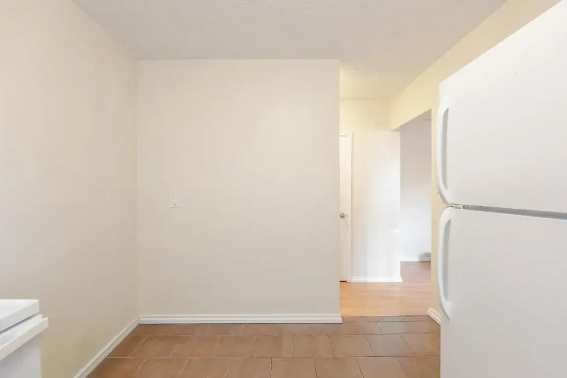 103-10637 105 Street NW, Edmonton, AB, T5H 2X1 - 17