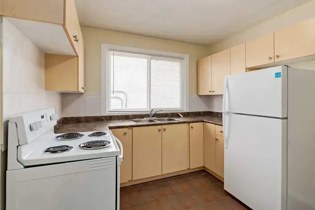 103-10637 105 Street NW, Edmonton, AB, T5H 2X1 - 3