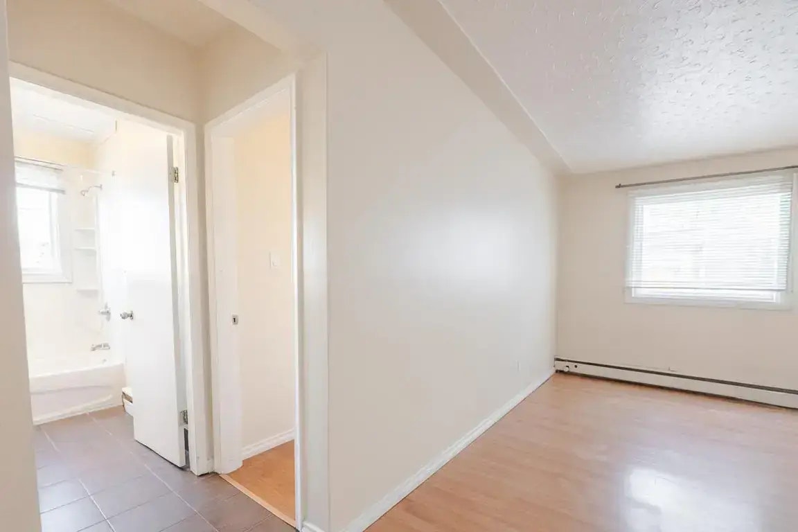 103-10637 105 Street NW, Edmonton, AB, T5H 2X1 - 23
