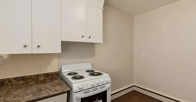 103-10637 105 Street NW, Edmonton, AB, T5H 2X1 - 10