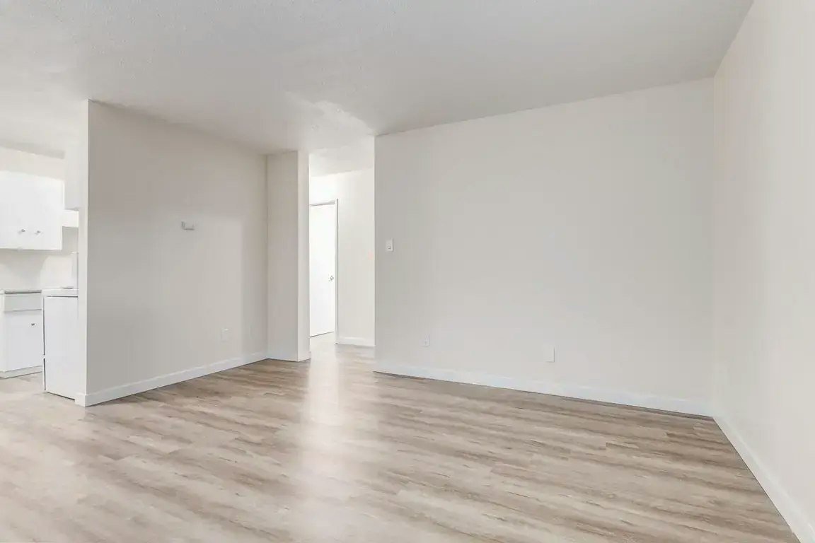 104-11008 83 Street NW, Edmonton, AB, T5H 1M3 - 12