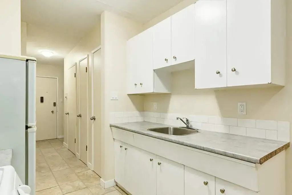 204-11008 83 Street NW, Edmonton, AB, T5H 1M3 - 8
