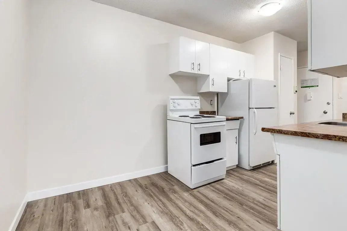 204-11008 83 Street NW, Edmonton, AB, T5H 1M3 - 13