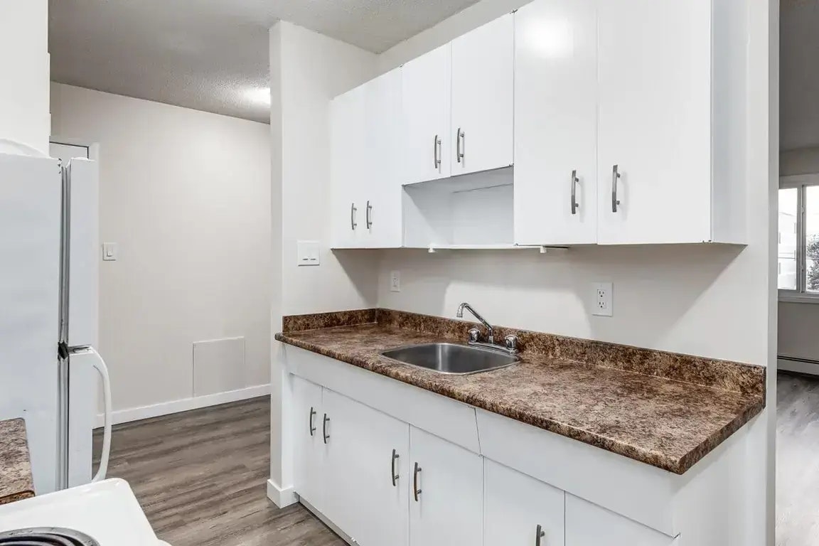 204-11008 83 Street NW, Edmonton, AB, T5H 1M3 - 14