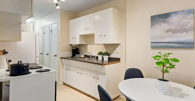 204-11008 83 Street NW, Edmonton, AB, T5H 1M3 - 2