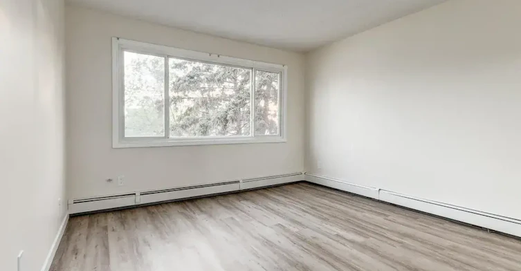 204-11008 83 Street NW, Edmonton, AB, T5H 1M3 - 11