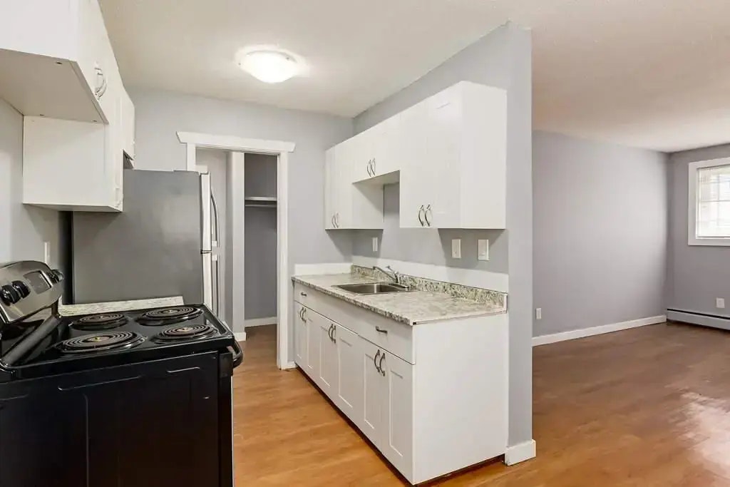303-10811 113 Street, Edmonton, AB, T5H 3J1 - 11