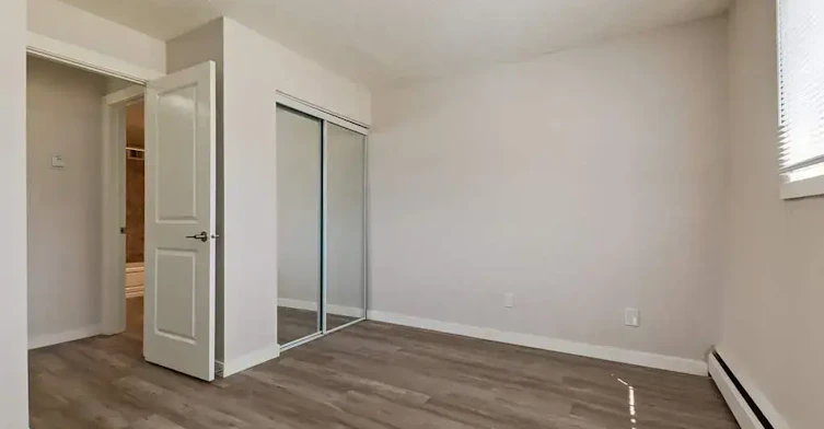 303-10811 113 Street, Edmonton, AB, T5H 3J1 - 8
