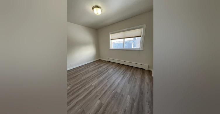 10-12948 118 Avenue NW, Edmonton, AB, T5L 2L4 - 12