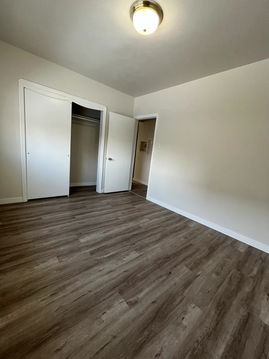 10-12948 118 Avenue NW, Edmonton, AB, T5L 2L4 - 11