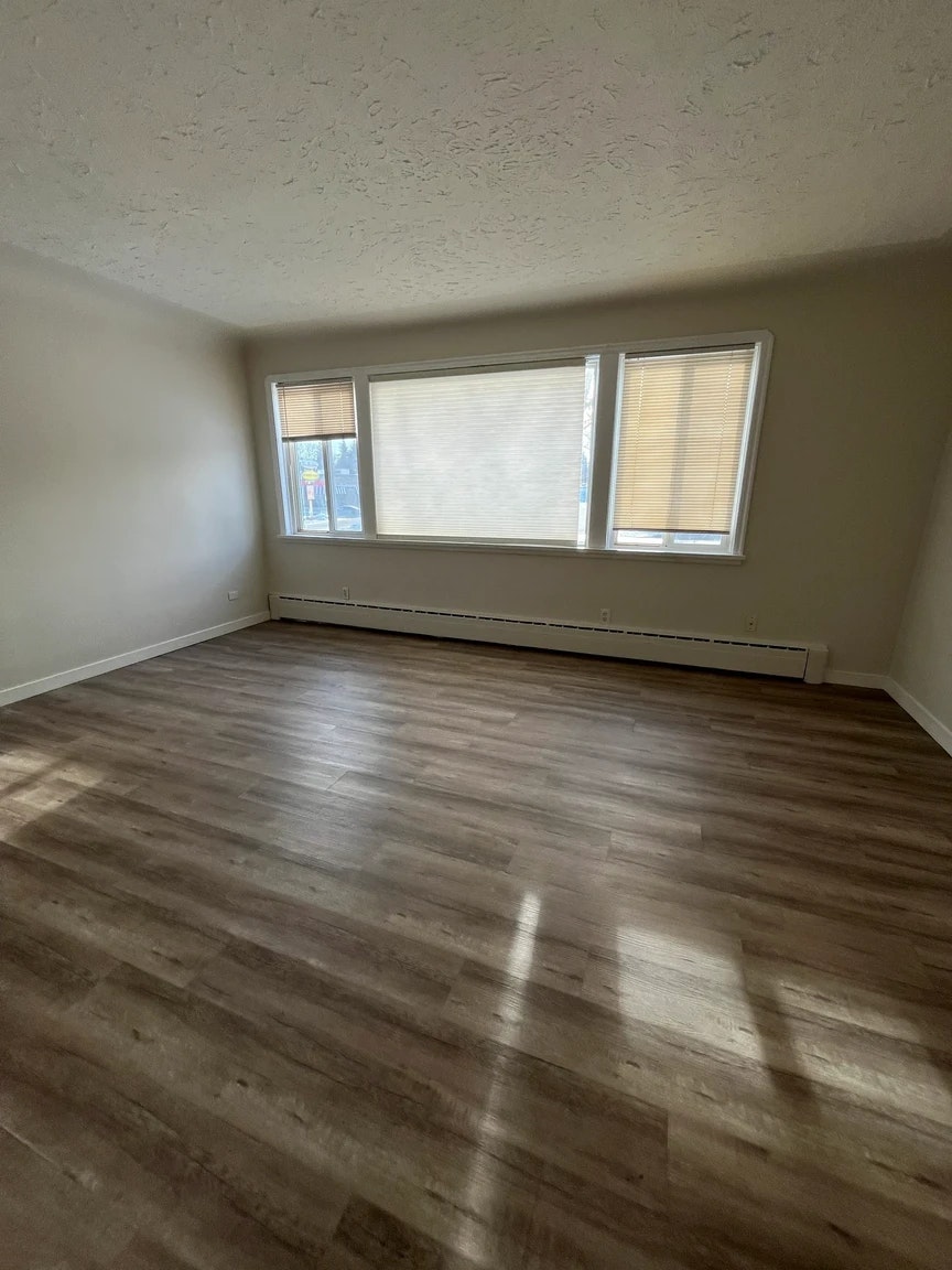 10-12948 118 Avenue NW, Edmonton, AB, T5L 2L4 - 9