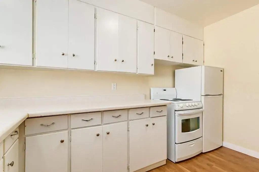 10-12948 118 Avenue NW, Edmonton, AB, T5L 2L4 - 4