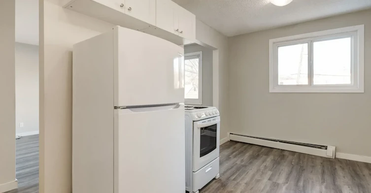 5-11832 88 Street, Edmonton, AB, T5B 3R8 - 2