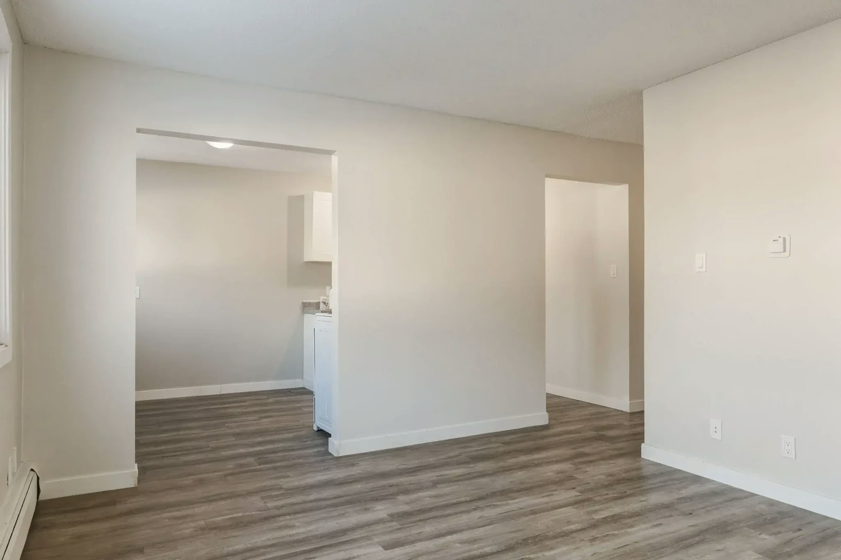5-11832 88 Street, Edmonton, AB, T5B 3R8 - 4
