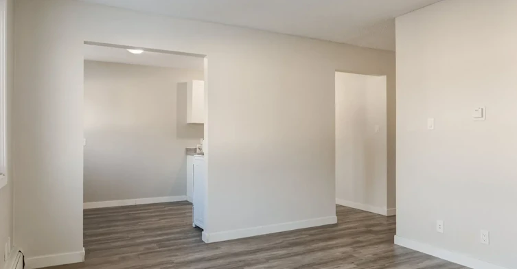 5-11832 88 Street, Edmonton, AB, T5B 3R8 - 4