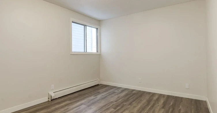 5-11832 88 Street, Edmonton, AB, T5B 3R8 - 11