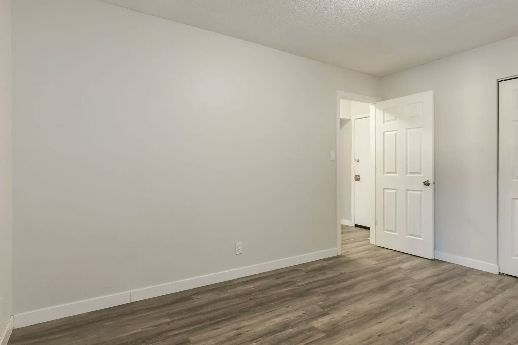 5-11832 88 Street, Edmonton, AB, T5B 3R8 - 9