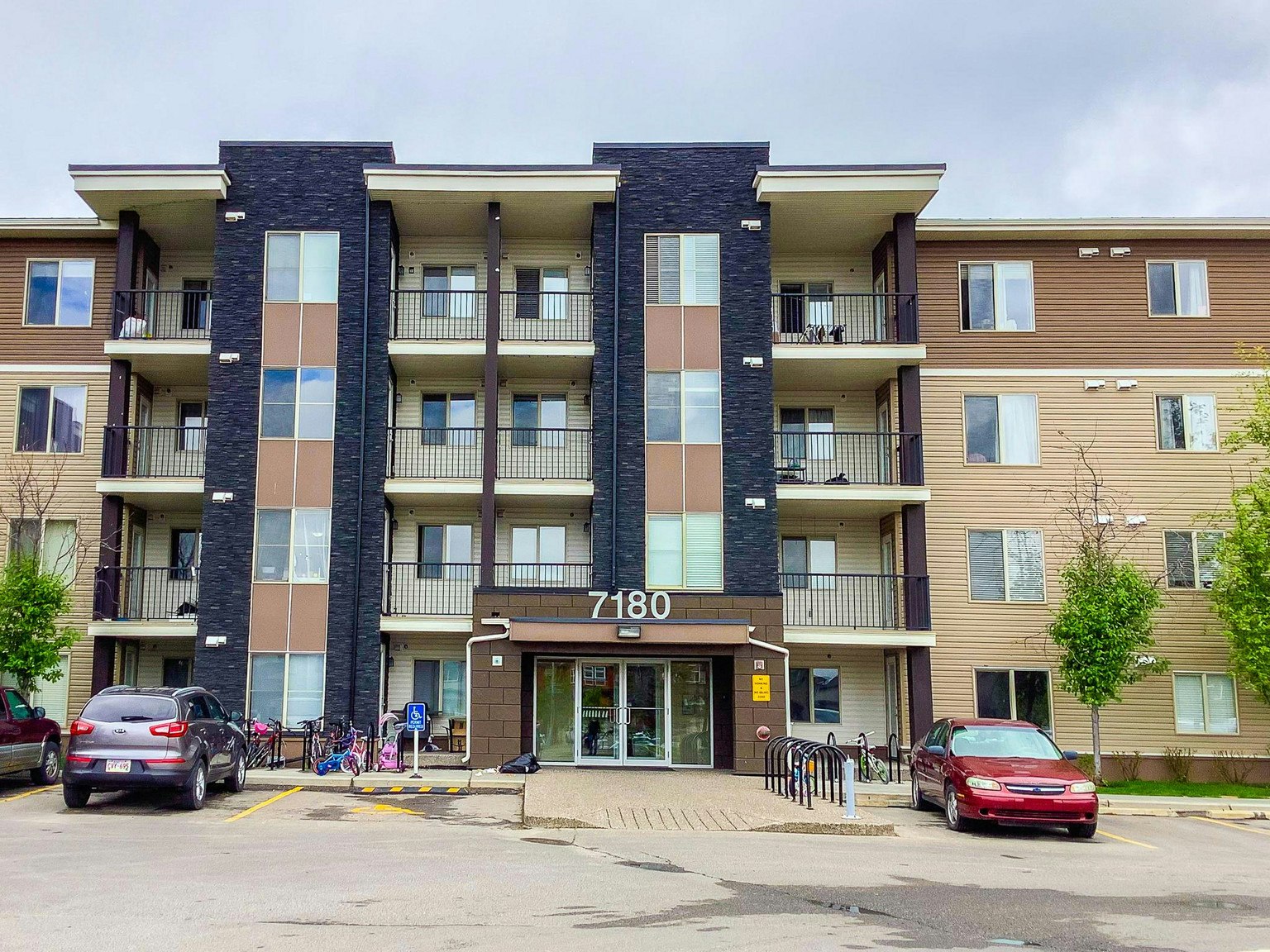 7180 80 Avenue Northeast, Calgary, AB, T3J 0N6