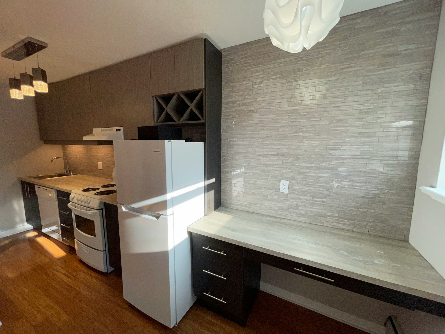 24-340 Cooper Street, Ottawa, ON, K2P 0G7 - 2