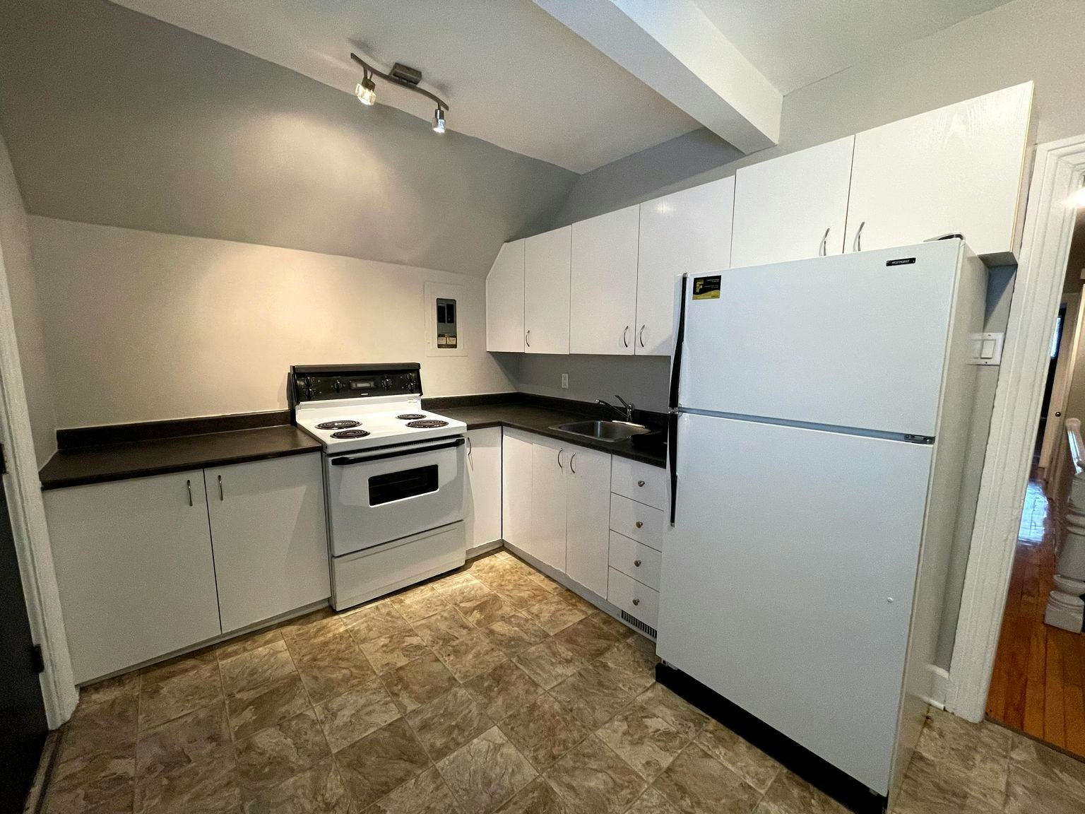 2-66 Flora Street, Ottawa, ON, K2P 1A8 - 2