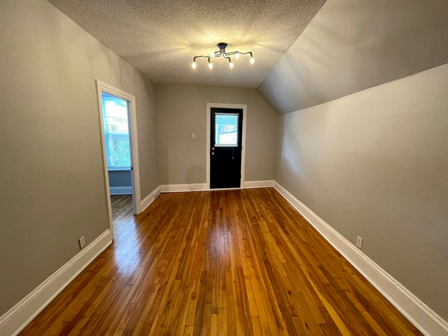 2-66 Flora Street, Ottawa, ON, K2P 1A8 - 3