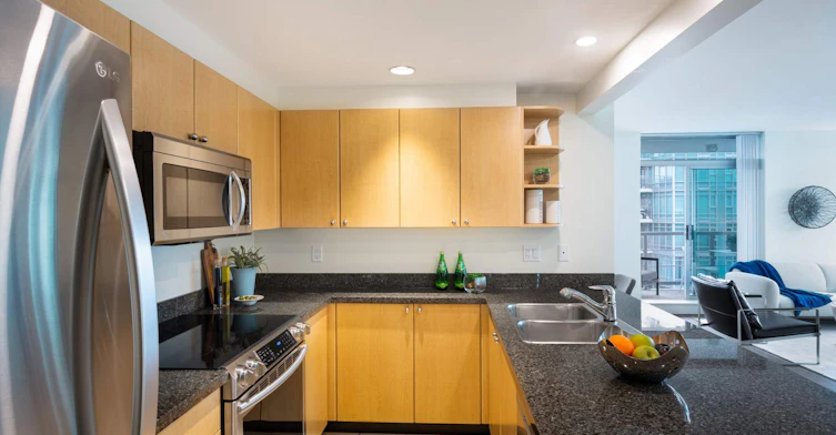2002-699 Cardero Street, Vancouver, BC, V6G 3H7 - 3