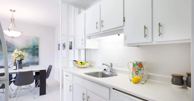 305-2020 Bellevue Avenue, West Vancouver, BC, V7V 1B8 - 3