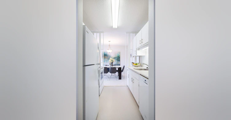 305-2020 Bellevue Avenue, West Vancouver, BC, V7V 1B8 - 3