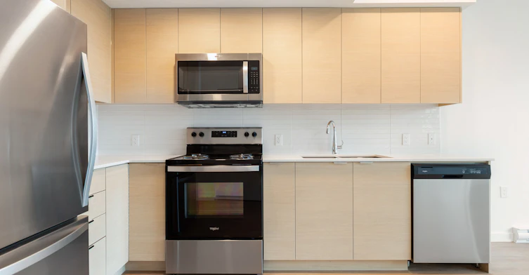 E408-3655 Victoria Drive, Vancouver, BC, V5N 5K9 - 3