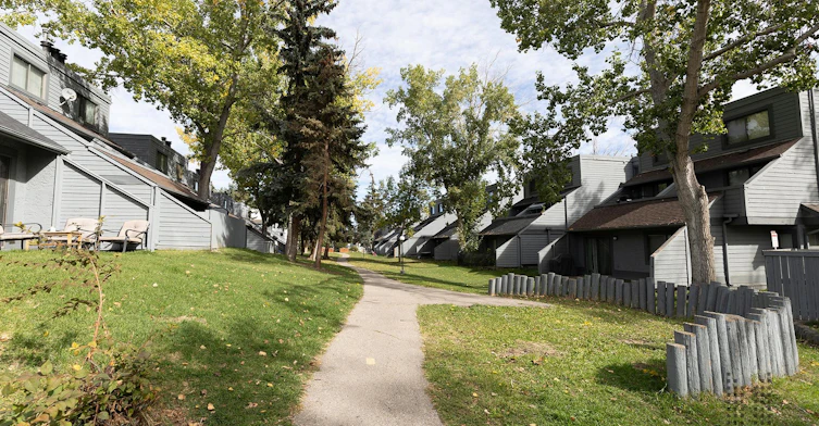 501 40 Avenue NW, Calgary, AB, T2K 5S5 - 10