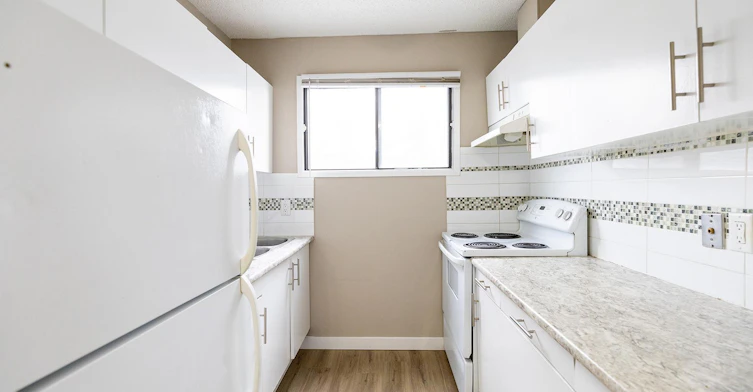 501 40 Avenue NW, Calgary, AB, T2K 5S5 - 3