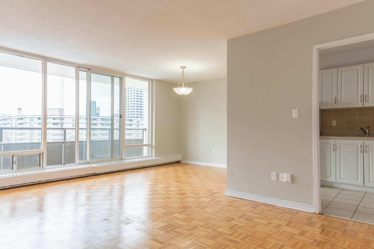 406-35 David Salomon Drive, Toronto, ON, M3C 1E7 - 4