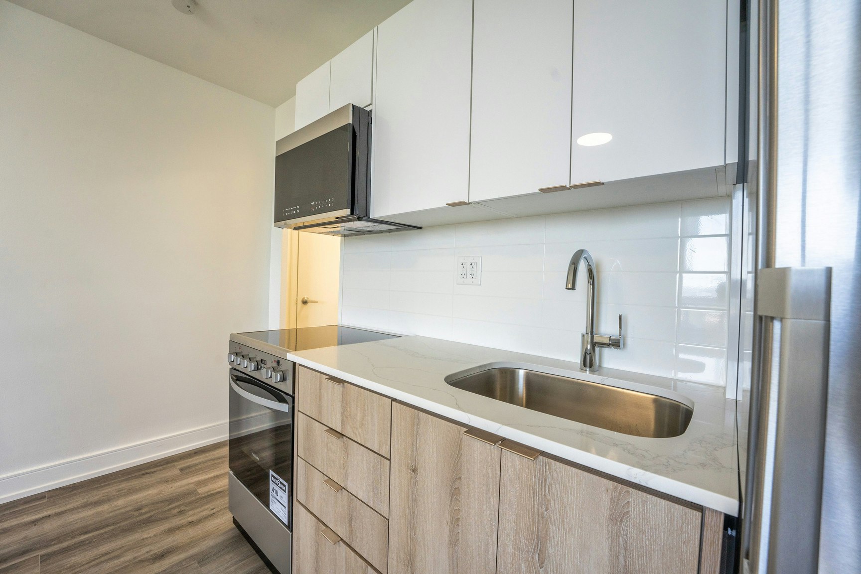 1109-35 David Salomon Drive, Toronto, ON, M3C 1E7 - 4