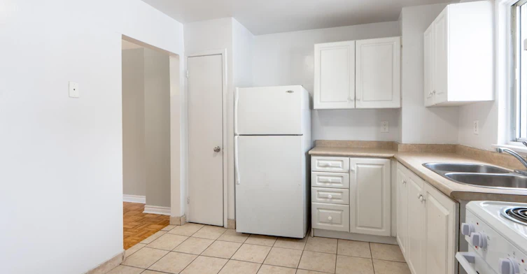 32-2 Secord Avenue, Toronto, ON, M4C 2C3